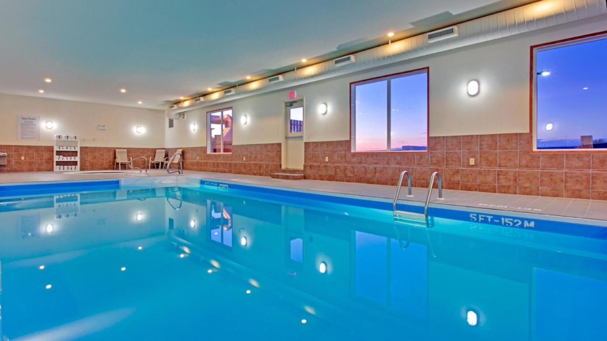 Holiday Inn Express Hotel & Suites Swift Current By Ihg Exteriör bild