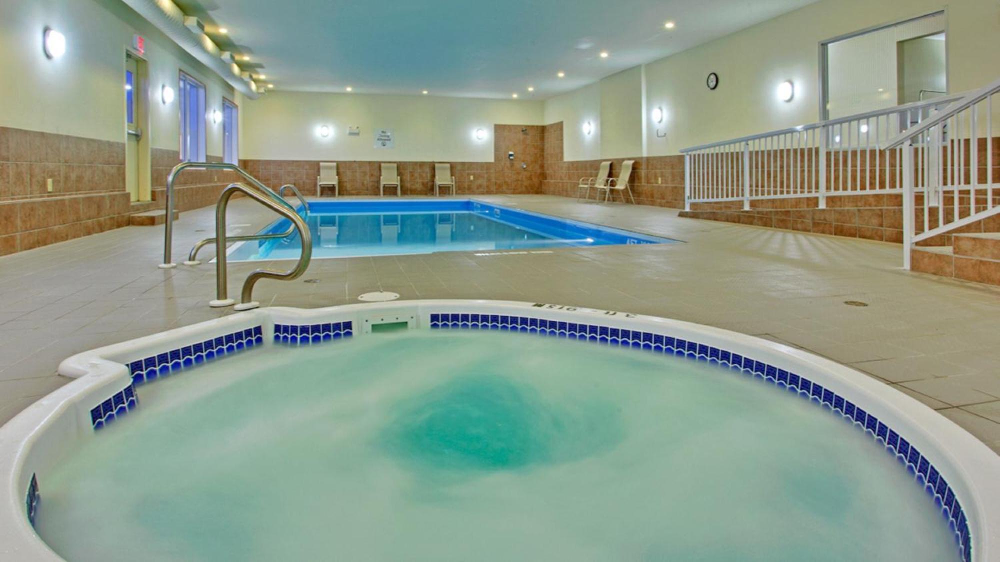 Holiday Inn Express Hotel & Suites Swift Current By Ihg Exteriör bild