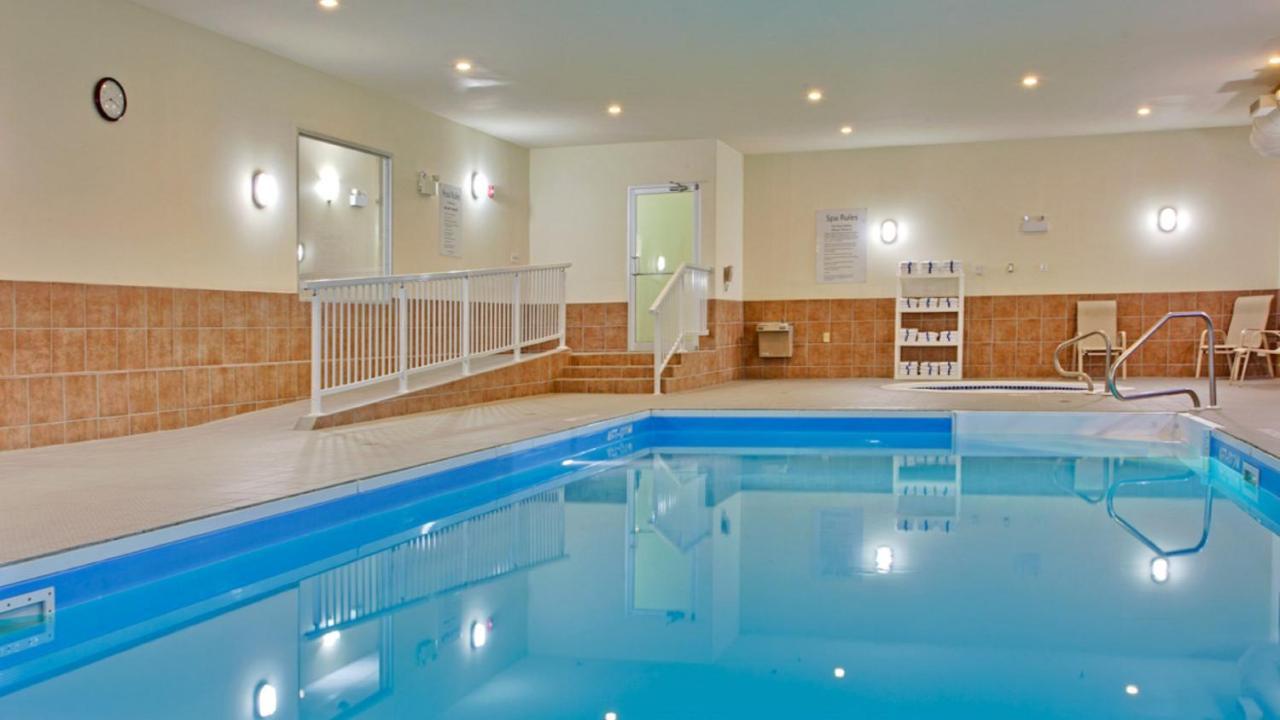 Holiday Inn Express Hotel & Suites Swift Current By Ihg Exteriör bild