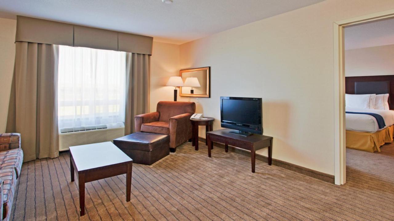 Holiday Inn Express Hotel & Suites Swift Current By Ihg Exteriör bild