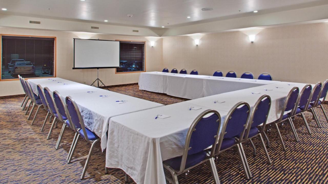 Holiday Inn Express Hotel & Suites Swift Current By Ihg Exteriör bild