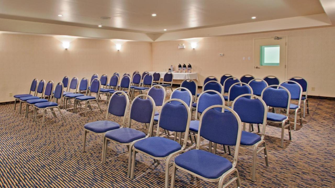Holiday Inn Express Hotel & Suites Swift Current By Ihg Exteriör bild