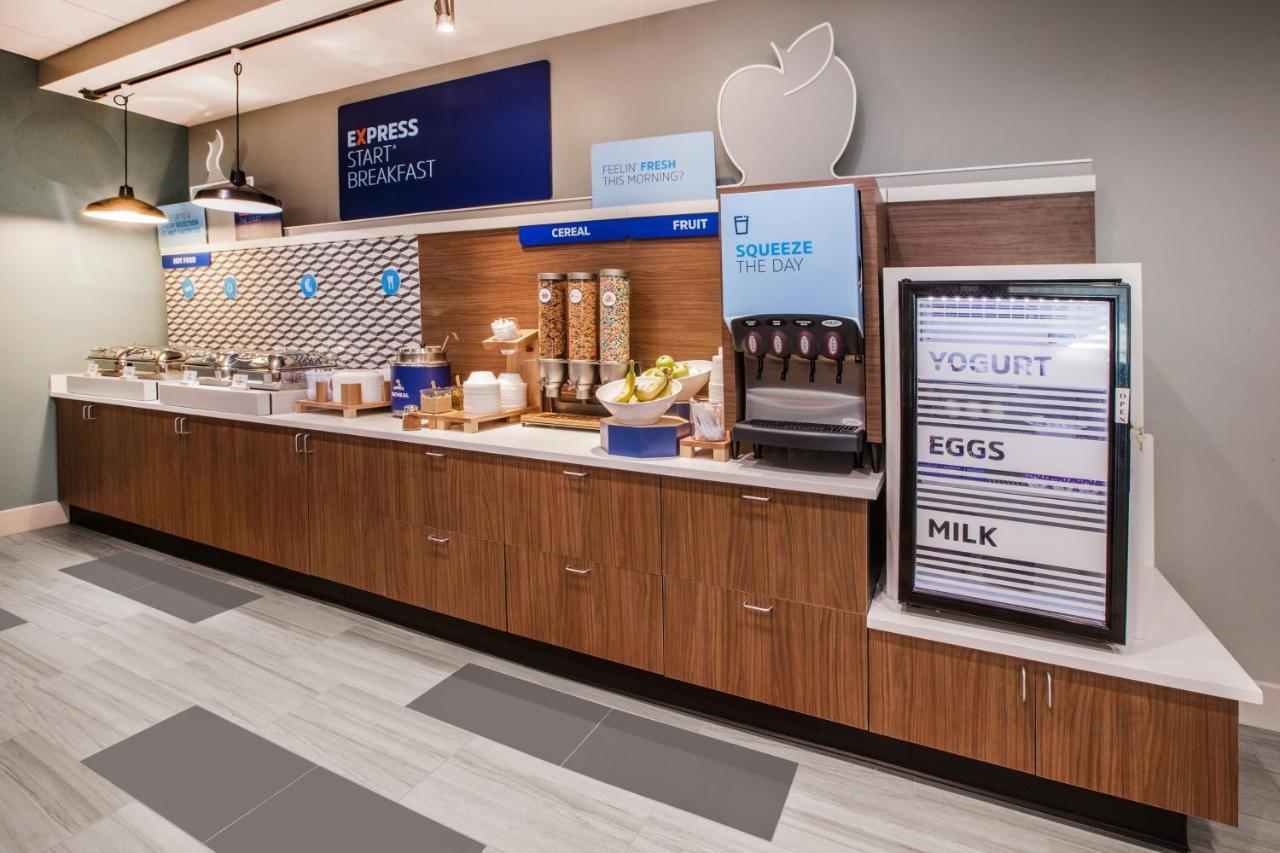 Holiday Inn Express Hotel & Suites Swift Current By Ihg Exteriör bild