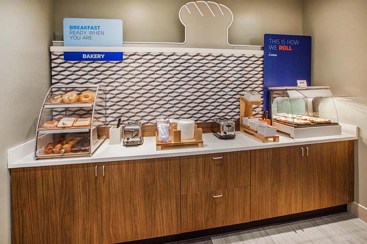 Holiday Inn Express Hotel & Suites Swift Current By Ihg Exteriör bild